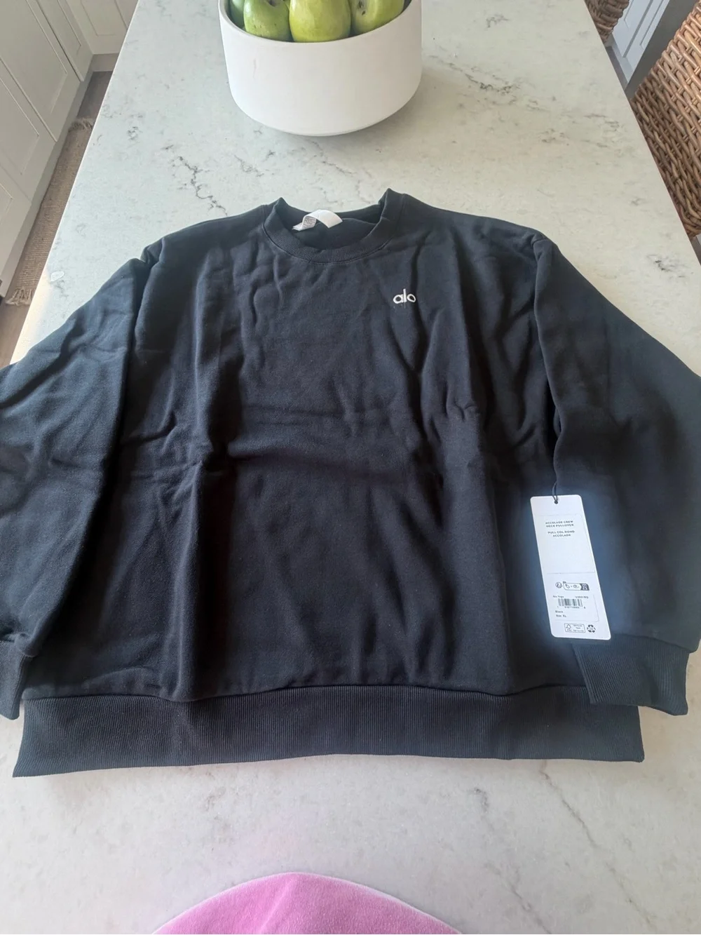 ALO Yoga Black Logo accolade Crewneck Sweatshirt! New ! XL
